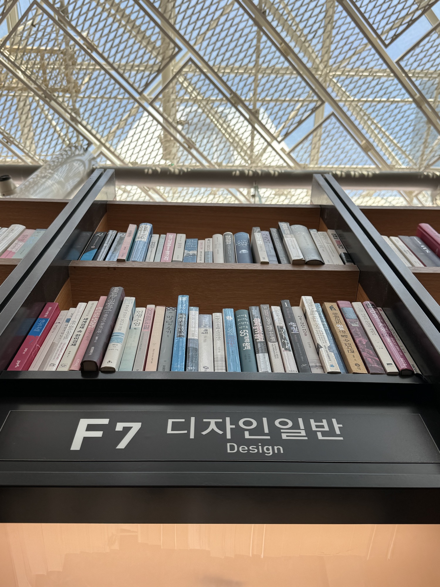 GenZ重新發現圖書館樂趣，找尋一個無可批判你的地方